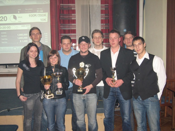 Gruppenfoto mit Pokalen nach einem Turnier in St. Martin